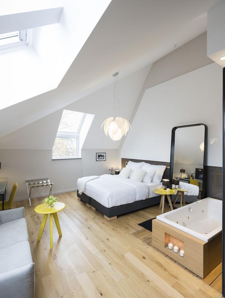 Hotel Livris 4*